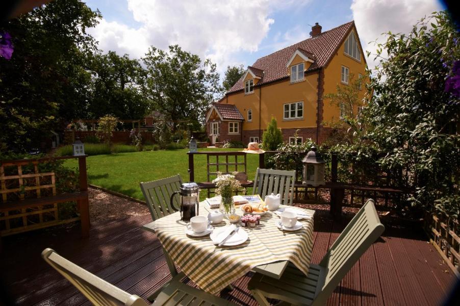 East Harling Sunset House Bed And Breakfast المظهر الخارجي الصورة